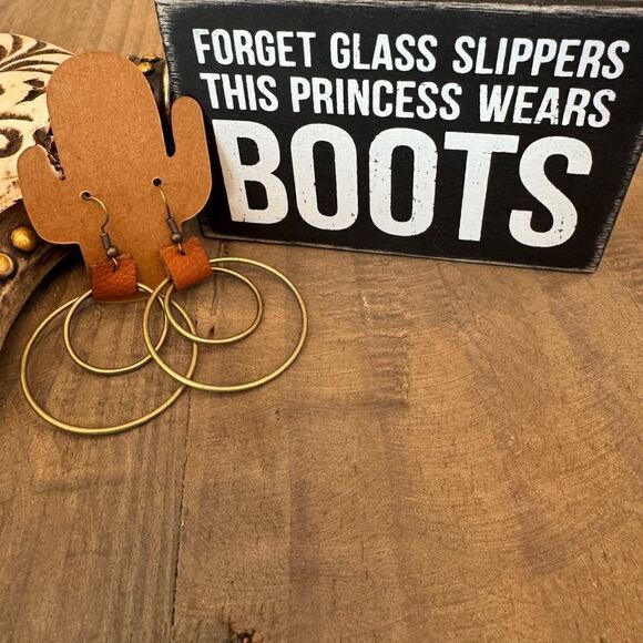 Leather and gold hoop Earrings - Picture 1 of 3